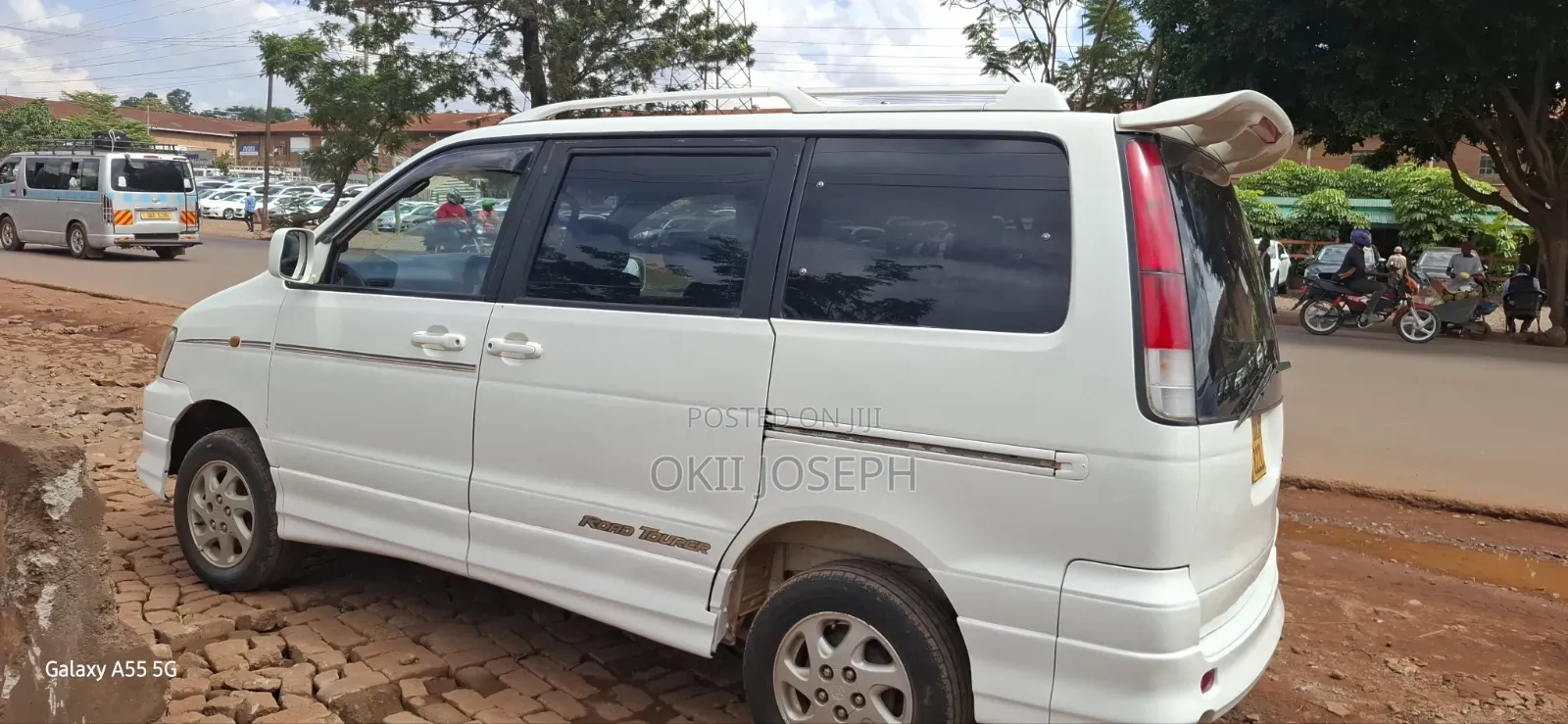 Toyota Noah 2001 White