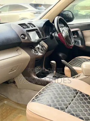 Toyota Vanguard 2010 Silver