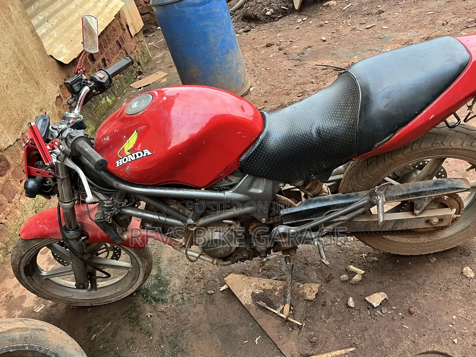 Honda VT 2000 Red