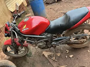 Honda VT 2000 Red