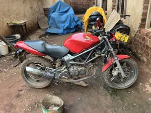Honda VT 2000 Red
