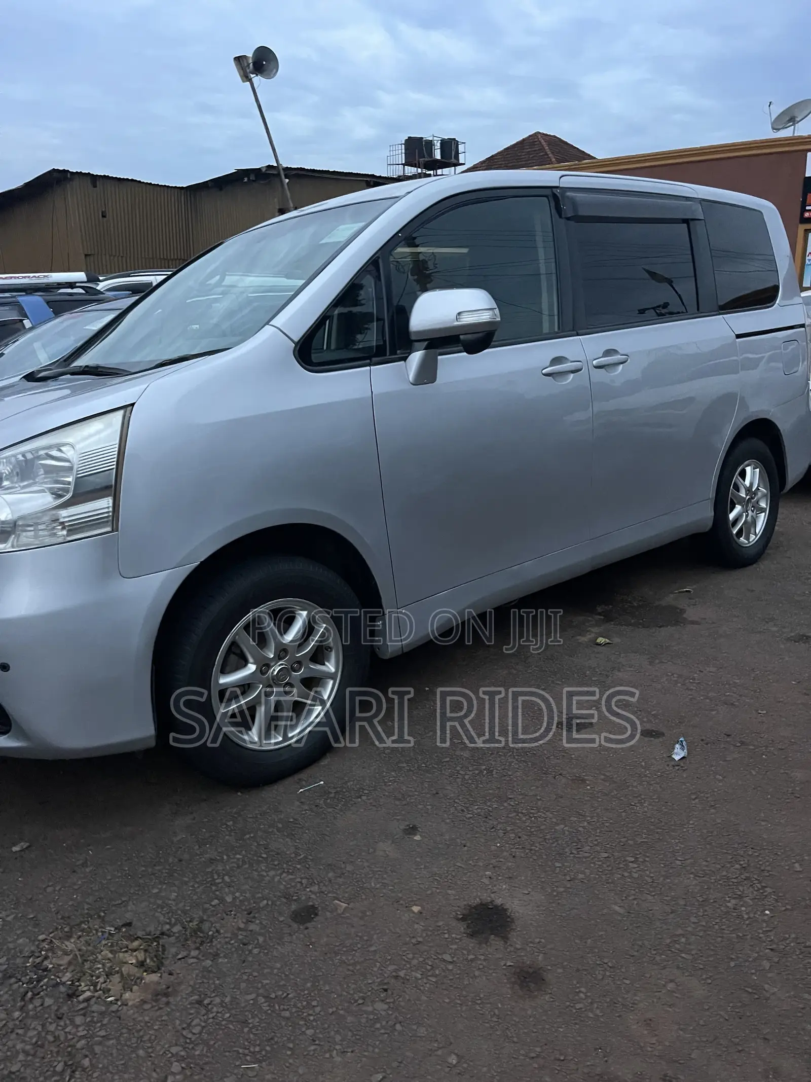 Toyota Noah 2009 Silver