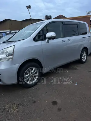 Toyota Noah 2009 Silver