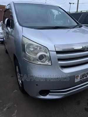 Toyota Noah 2009 Silver