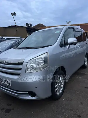 Toyota Noah 2009 Silver