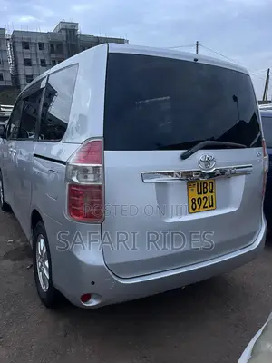 Toyota Noah 2009 Silver