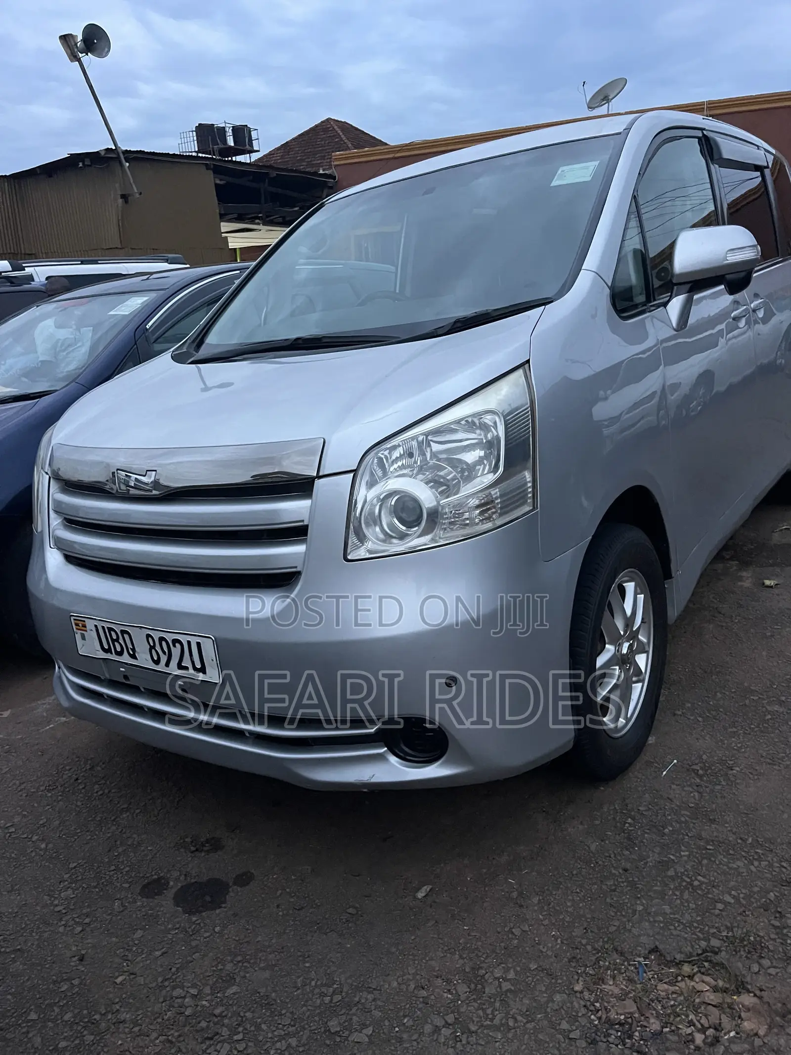 Toyota Noah 2009 Silver