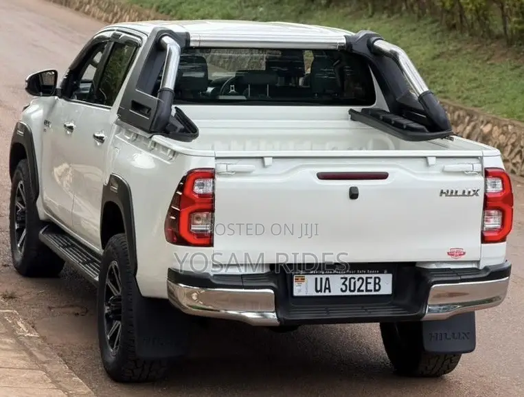 Toyota Hilux Revo Double Cab Deisel 2.8 AWD 2017 White