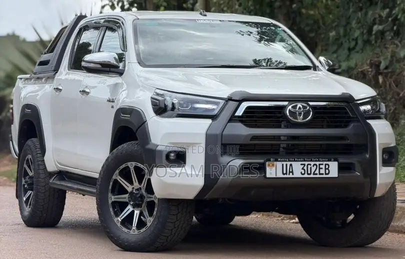 Toyota Hilux Revo Double Cab Deisel 2.8 AWD 2017 White