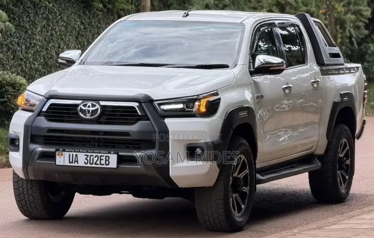 Toyota Hilux Revo Double Cab Deisel 2.8 AWD 2017 White