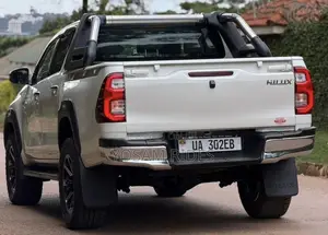 Toyota Hilux Revo Double Cab Deisel 2.8 AWD 2017 White
