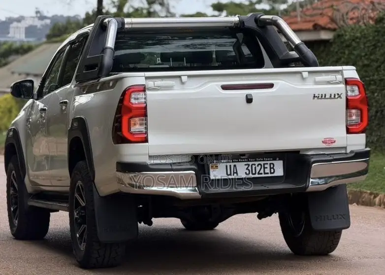 Toyota Hilux Revo Double Cab Deisel 2.8 AWD 2017 White