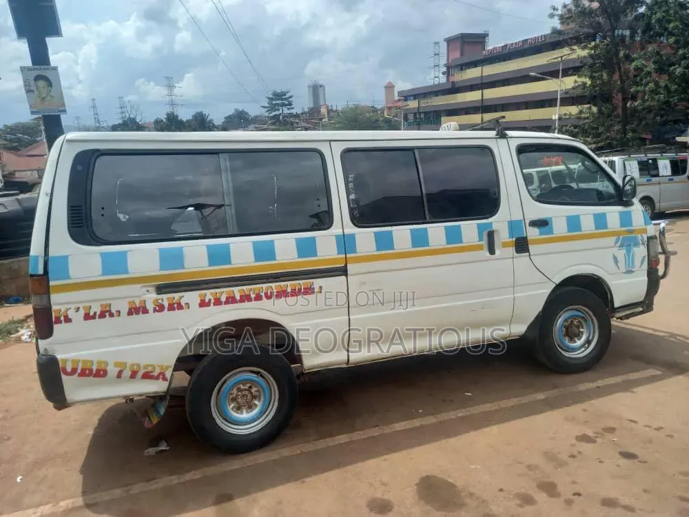 Toyota Grand HiAce 2005 White