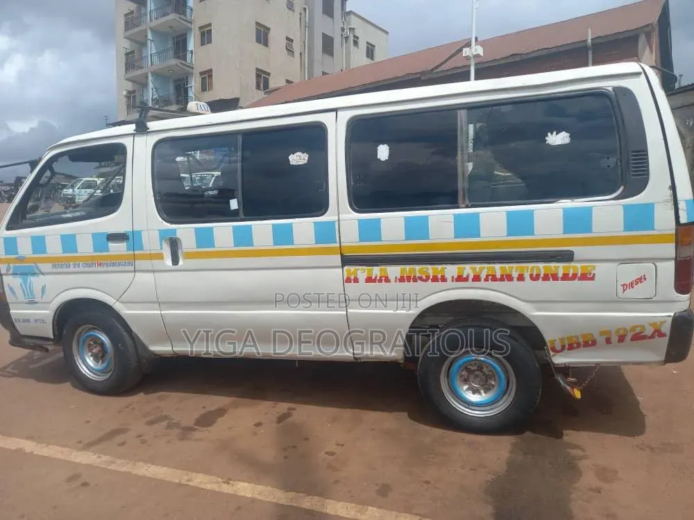 Toyota Grand HiAce 2005 White