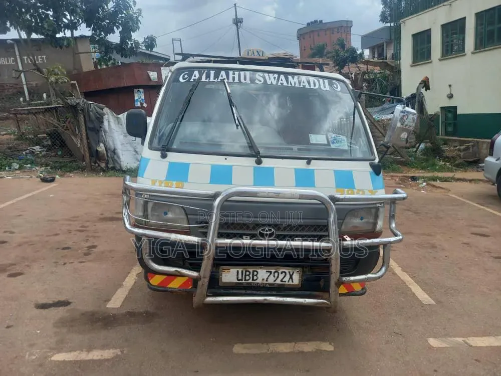 Toyota Grand HiAce 2005 White