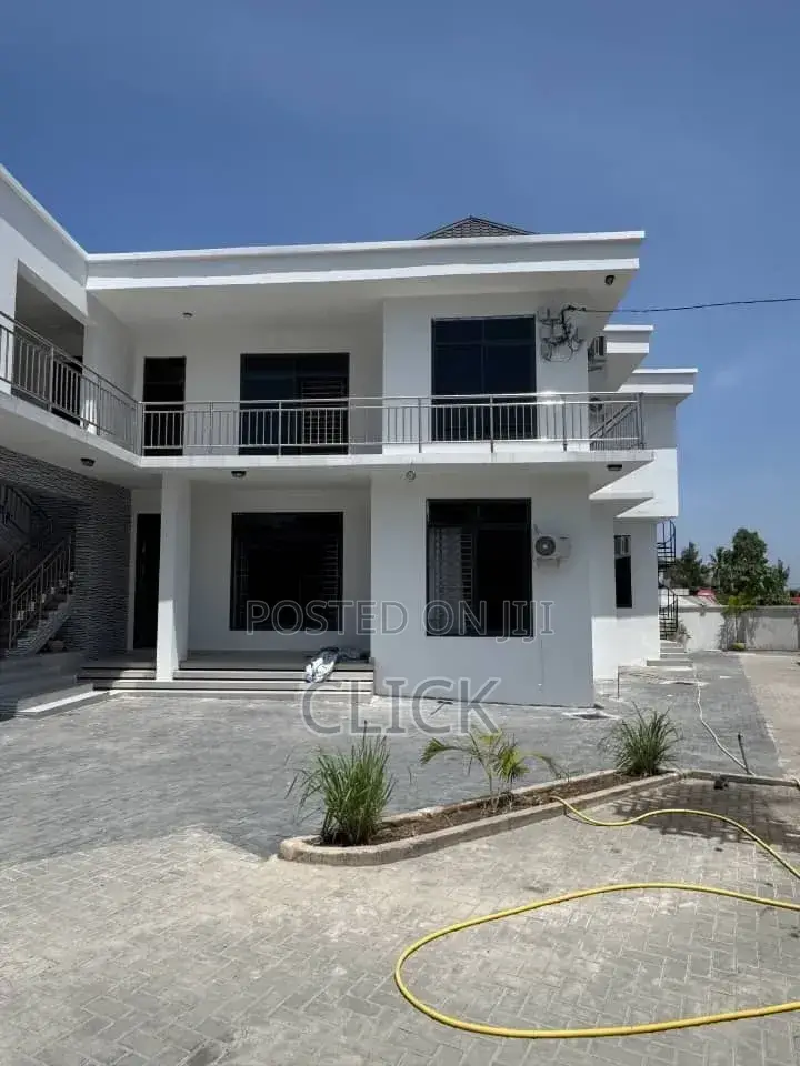 3bdrm Apartment in Bunga, Makindye for rent