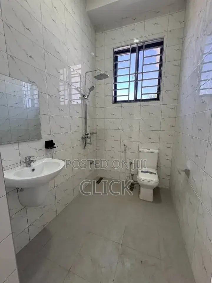 3bdrm Apartment in Bunga, Makindye for rent