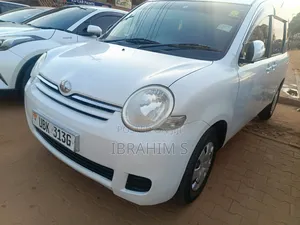 Toyota Sienta 2010 White