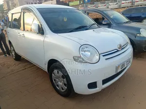 Toyota Sienta 2010 White