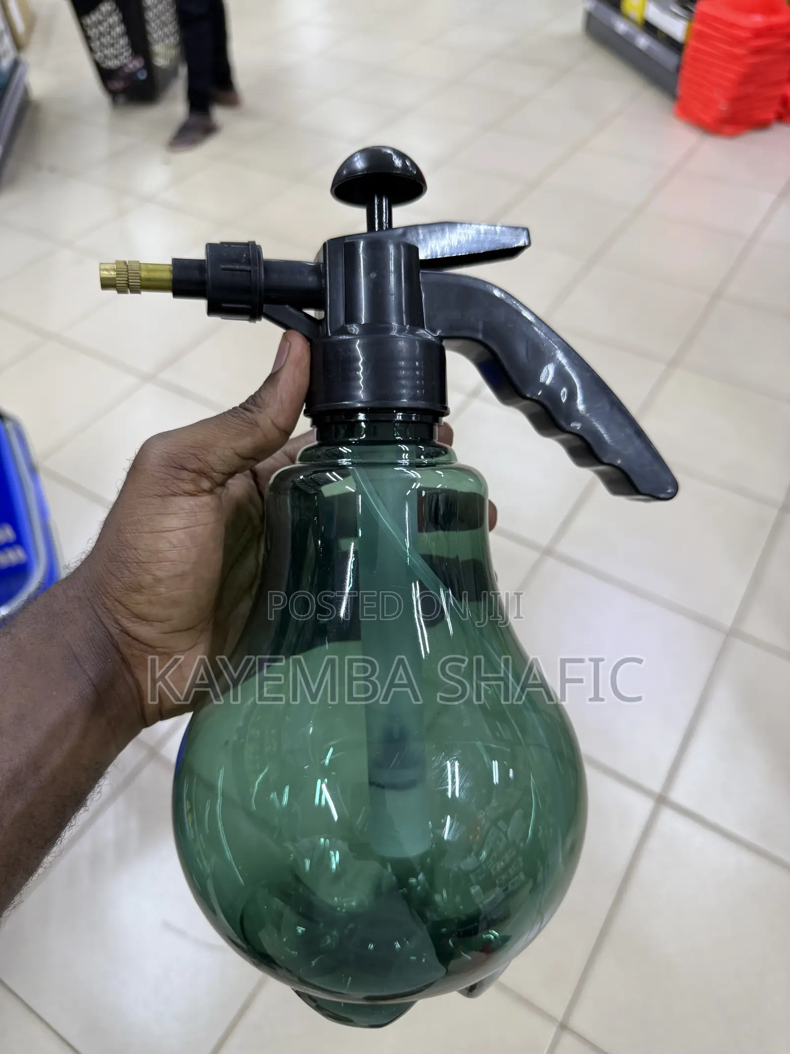 One Litre Colorless Spray Bottle