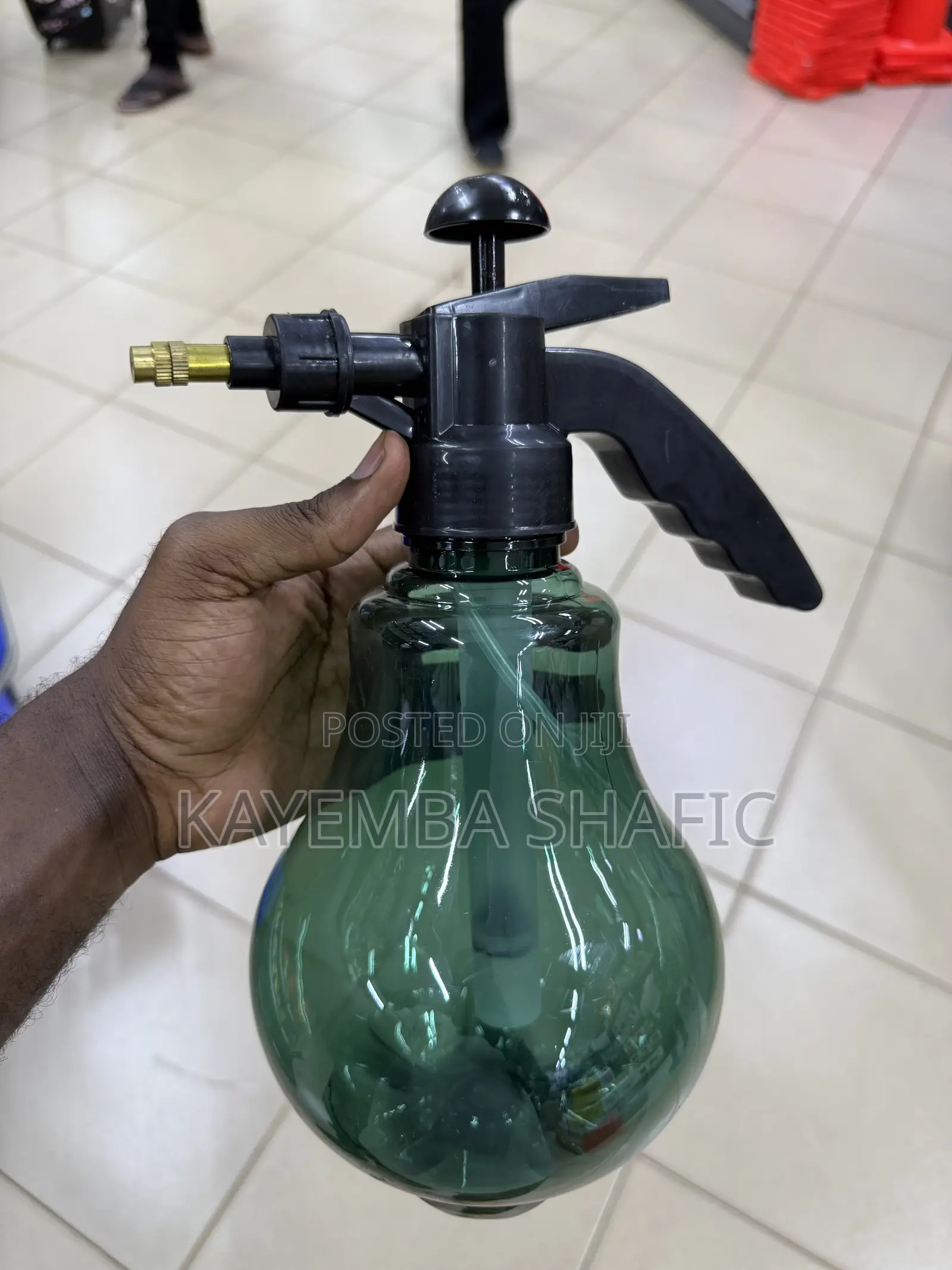 One Litre Colorless Spray Bottle