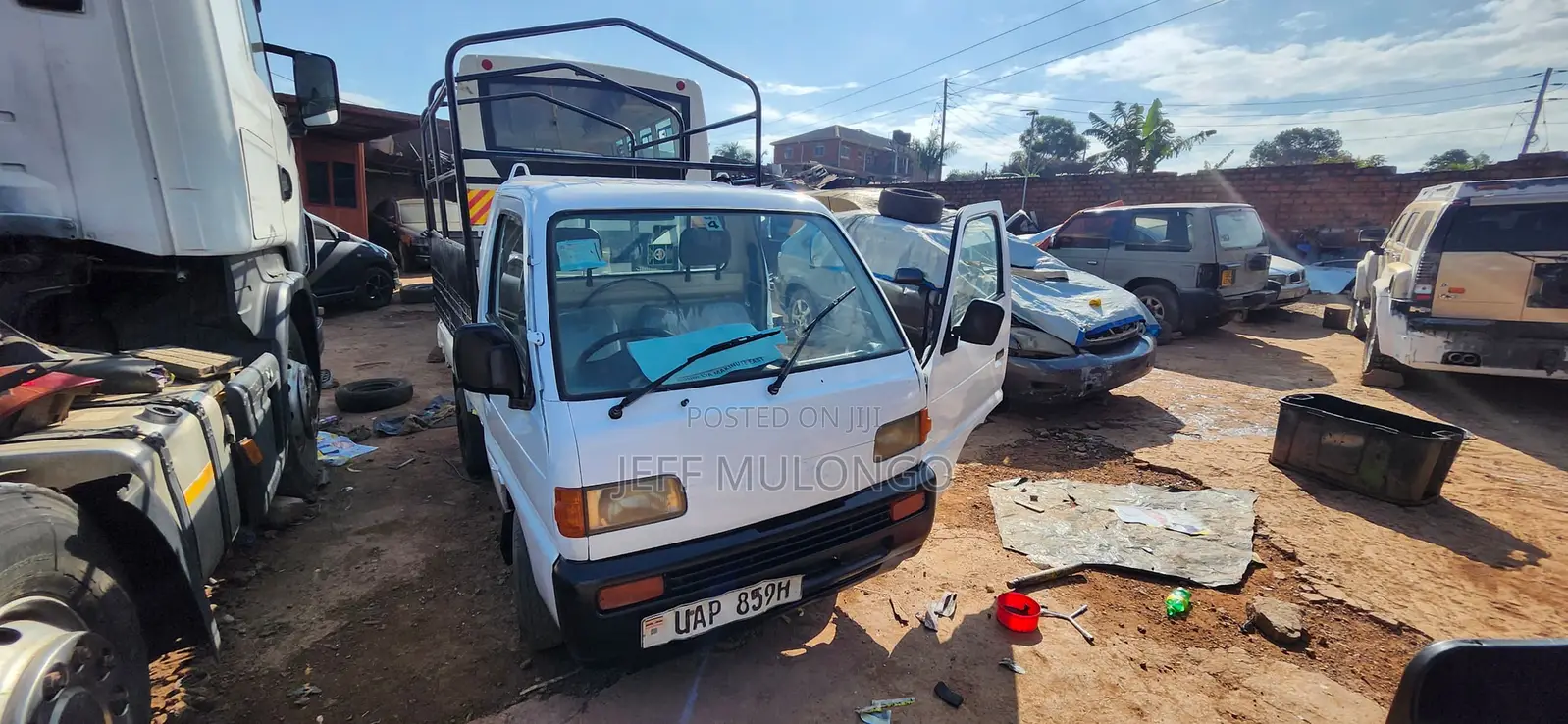 Suzuki Mini Dump Truck 1999 White Nyongeza