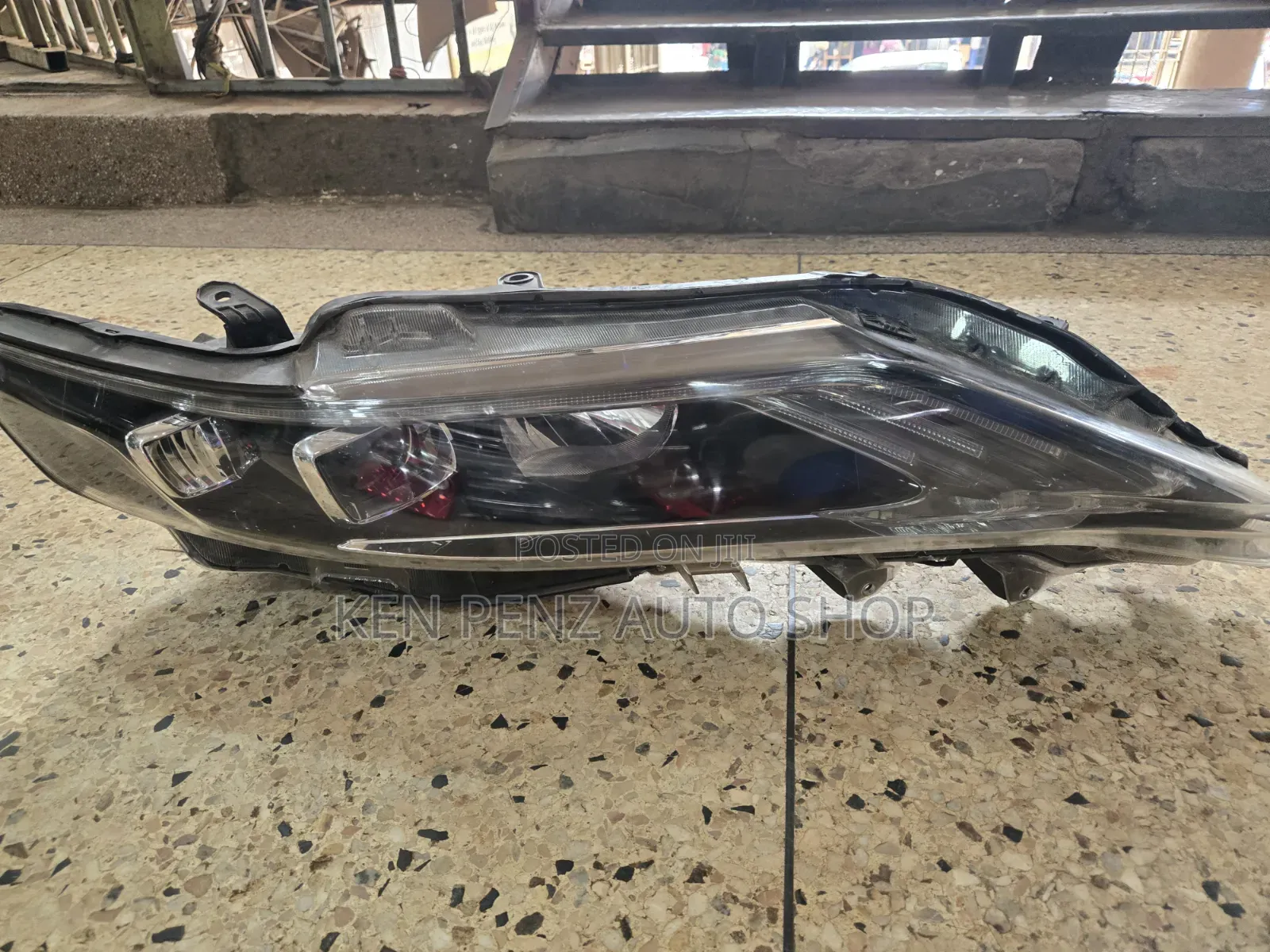 Harrier Hybrid 2016 - 2020 Headlamp ( Used Japan)