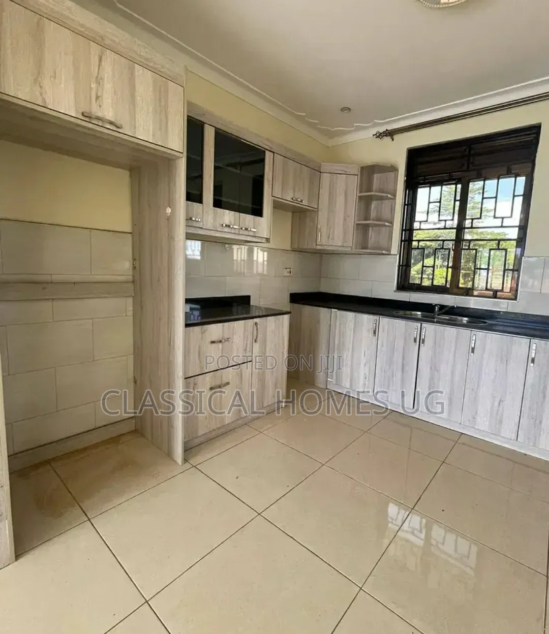 3bdrm Apartment in Lubowa Entebbe Road, Central Division for rent