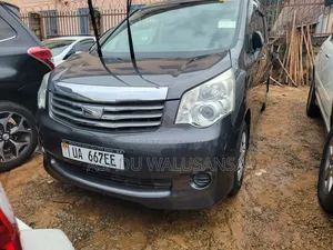 Toyota Noah 2012 Gray