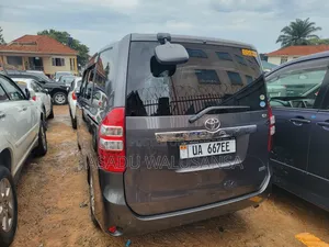 Toyota Noah 2012 Gray