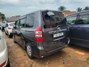 Toyota Noah 2012 Gray