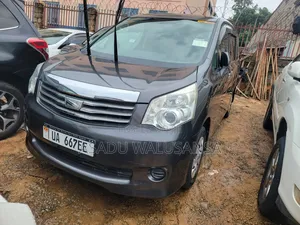 Toyota Noah 2012 Gray