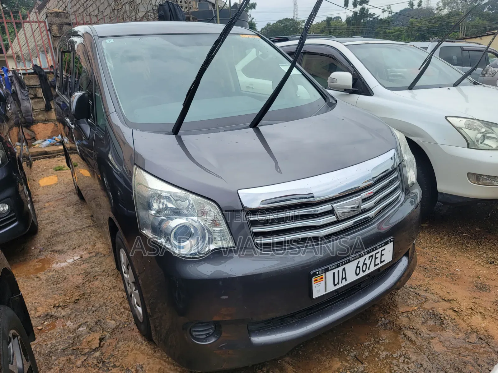 Toyota Noah 2012 Gray