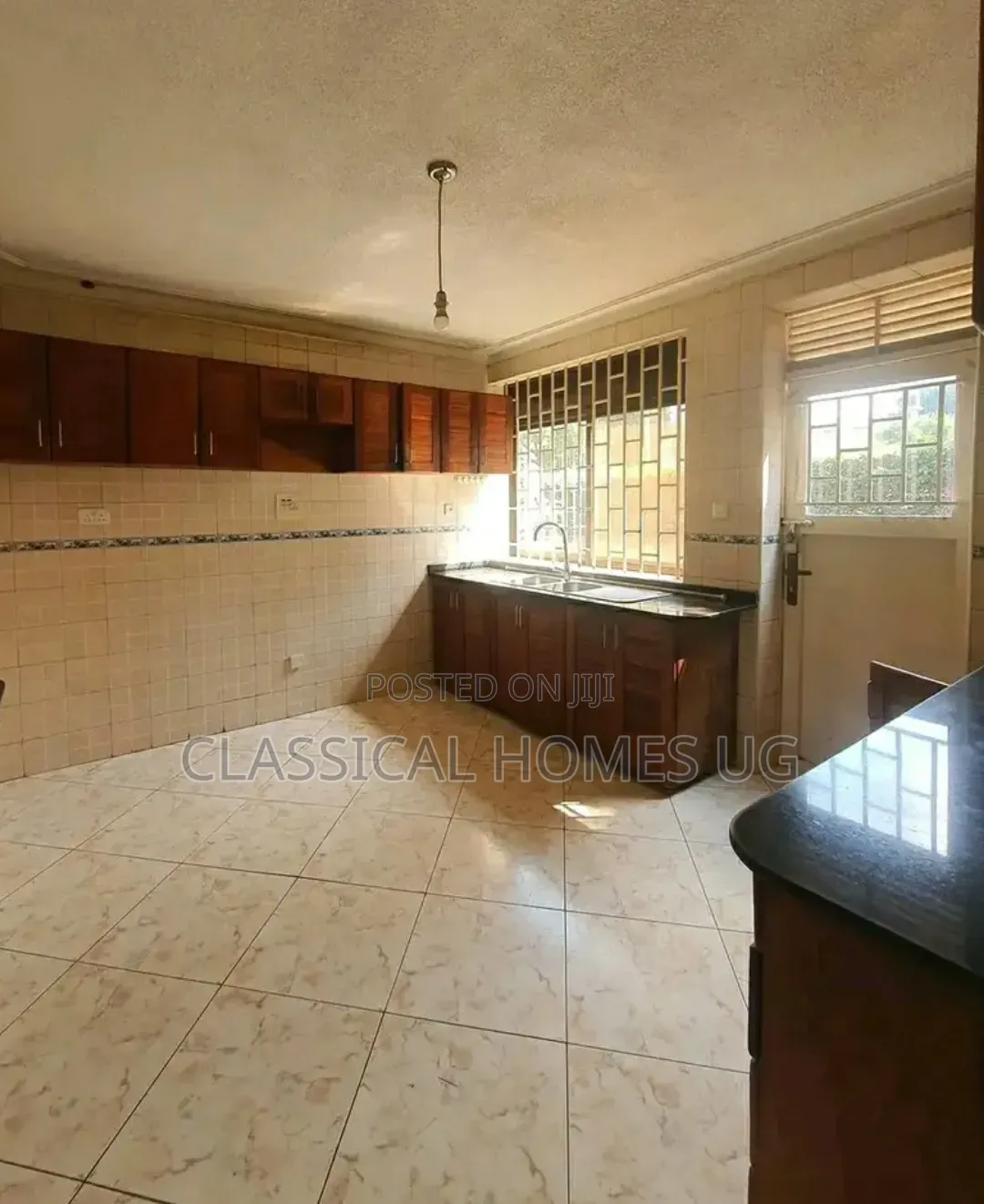 4bdrm Duplex in Kitintale, Central Division for rent