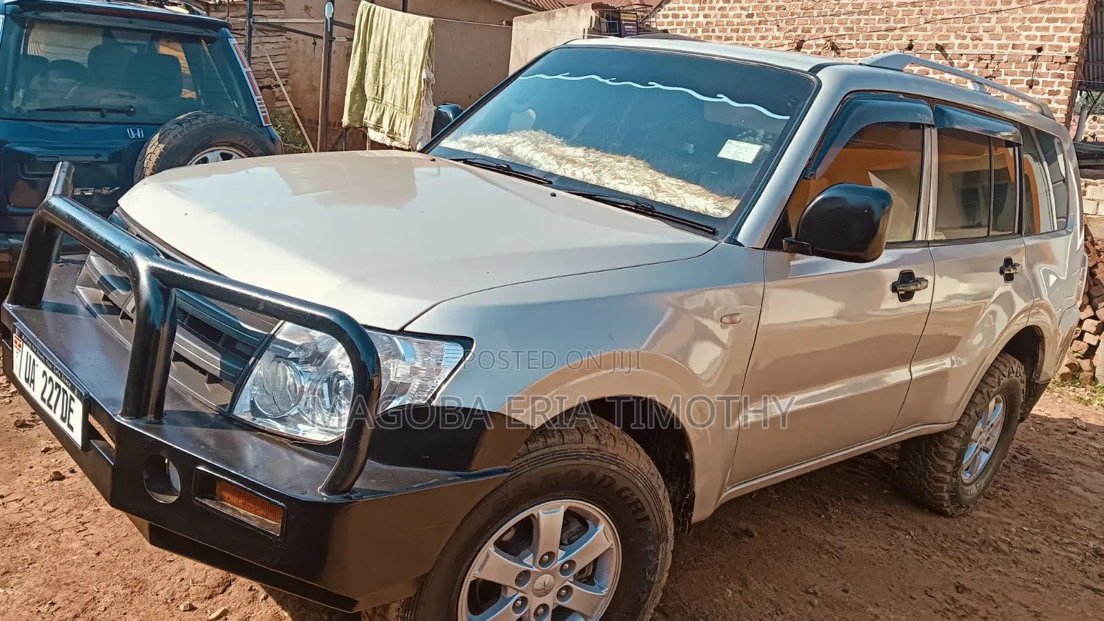 Mitsubishi Pajero 2010 Gold