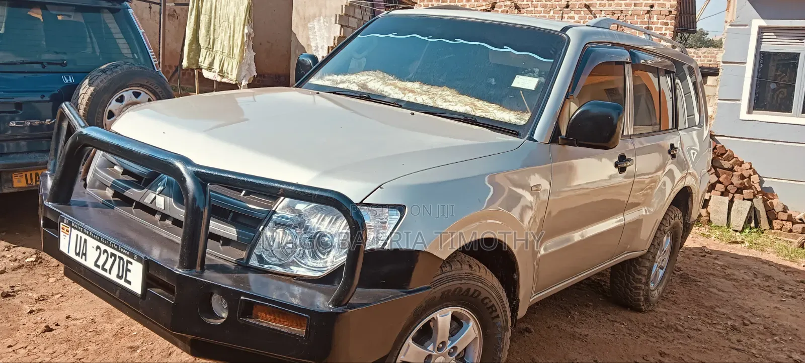 Mitsubishi Pajero 2010 Gold
