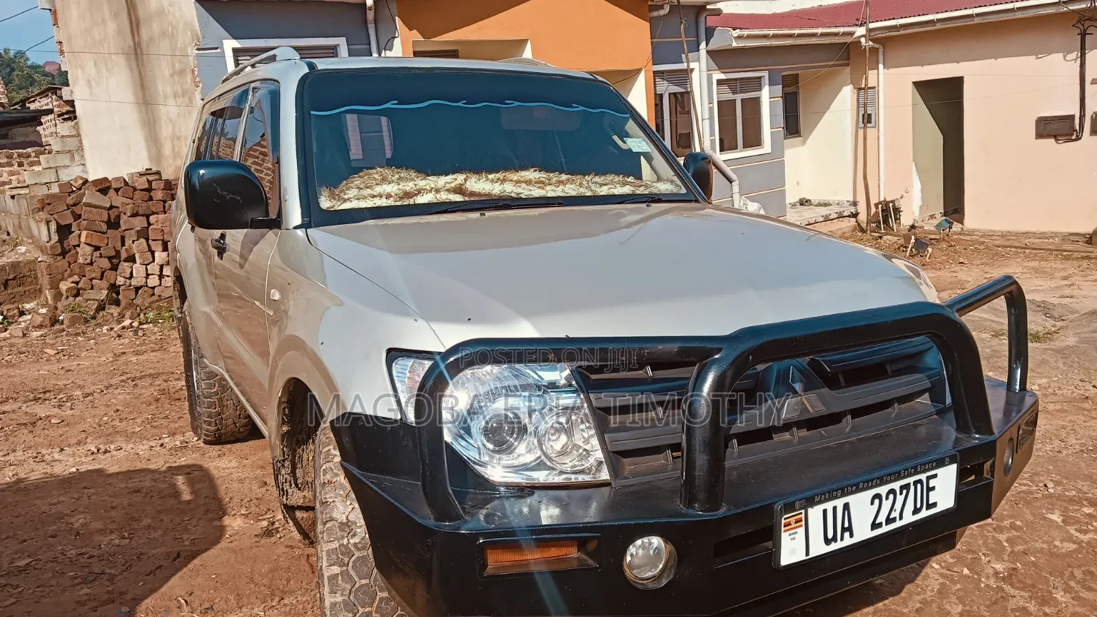 Mitsubishi Pajero 2010 Gold