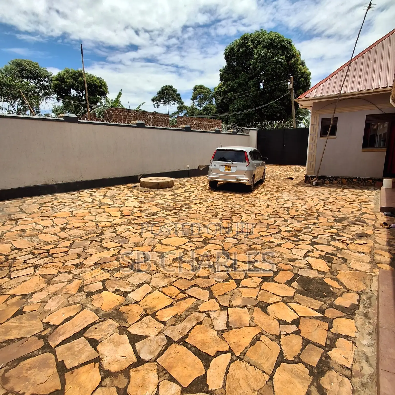 Furnished 7bdrm Apartment in Ntenjeru / Mukono for sale
