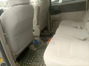 Toyota Noah 2.0 143hp AWD (7 Seater) 2008 Silver