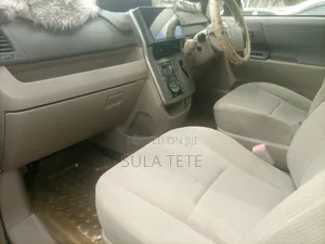 Toyota Noah 2.0 143hp AWD (7 Seater) 2008 Silver