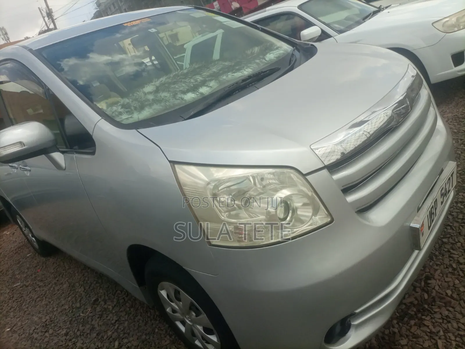 Toyota Noah 2.0 143hp AWD (7 Seater) 2008 Silver