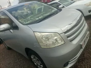 Toyota Noah 2.0 143hp AWD (7 Seater) 2008 Silver
