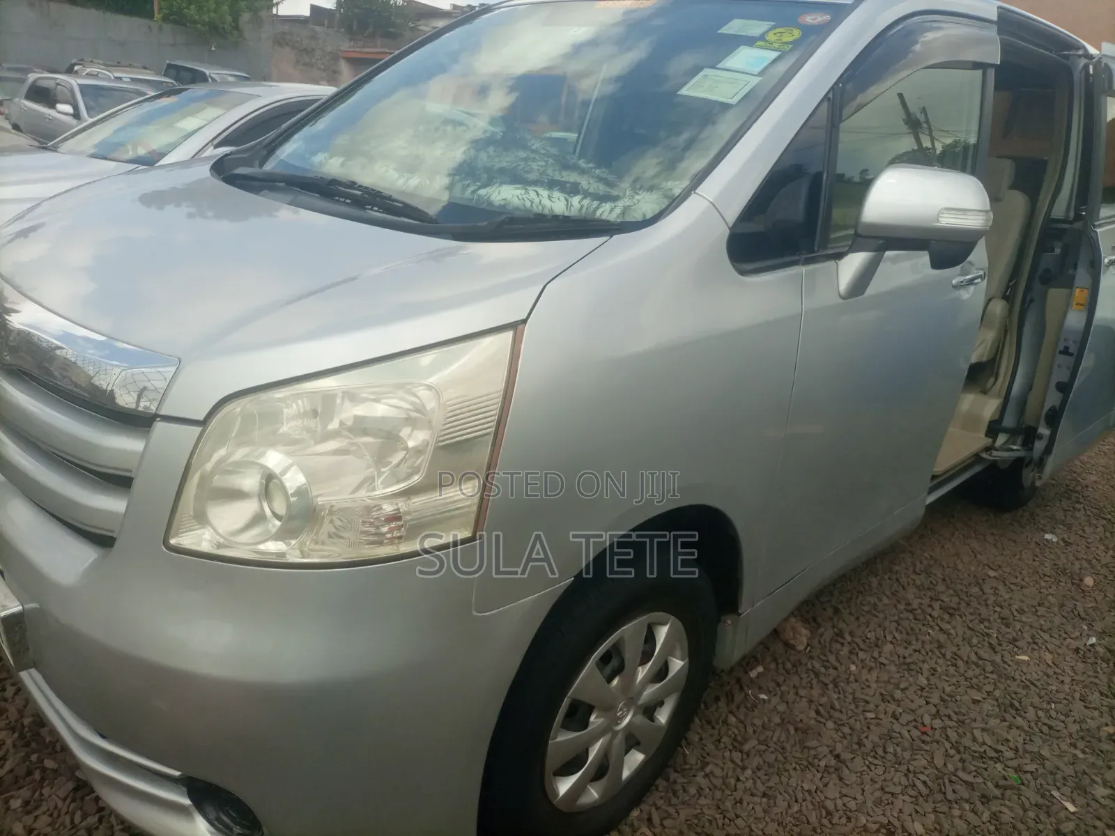 Toyota Noah 2.0 143hp AWD (7 Seater) 2008 Silver