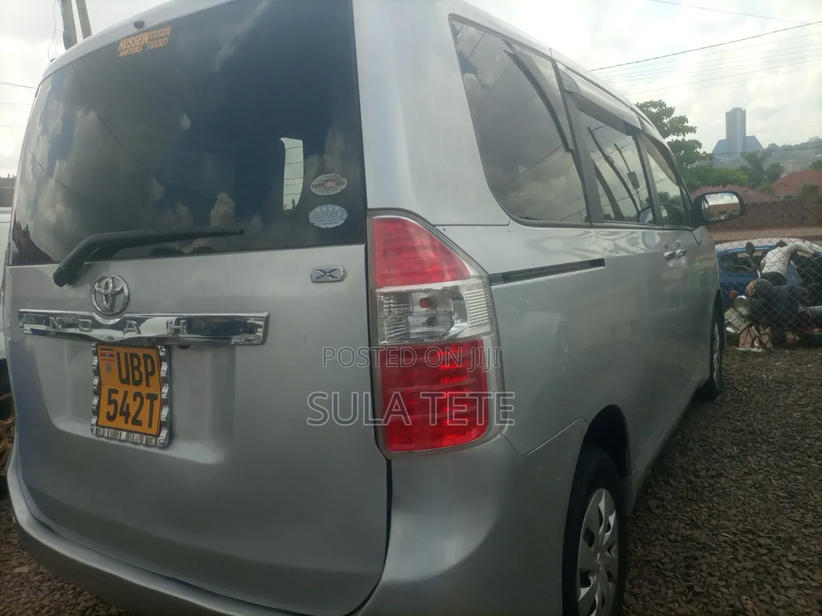 Toyota Noah 2.0 143hp AWD (7 Seater) 2008 Silver