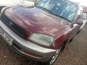 Toyota RAV4 Base FWD 1999 Red
