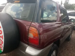 Toyota RAV4 Base FWD 1999 Red