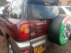 Toyota RAV4 Base FWD 1999 Red