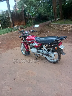 TVS HLX 125 2022 Red
