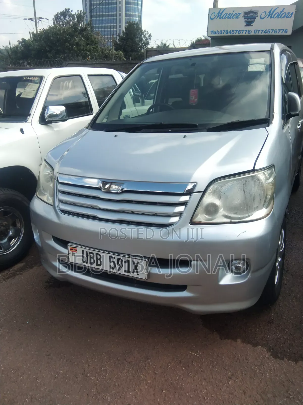 Toyota Noah 2.0 FWD (8 Seater) 2002 Silver