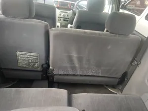Toyota Noah 2.0 FWD (8 Seater) 2002 Silver